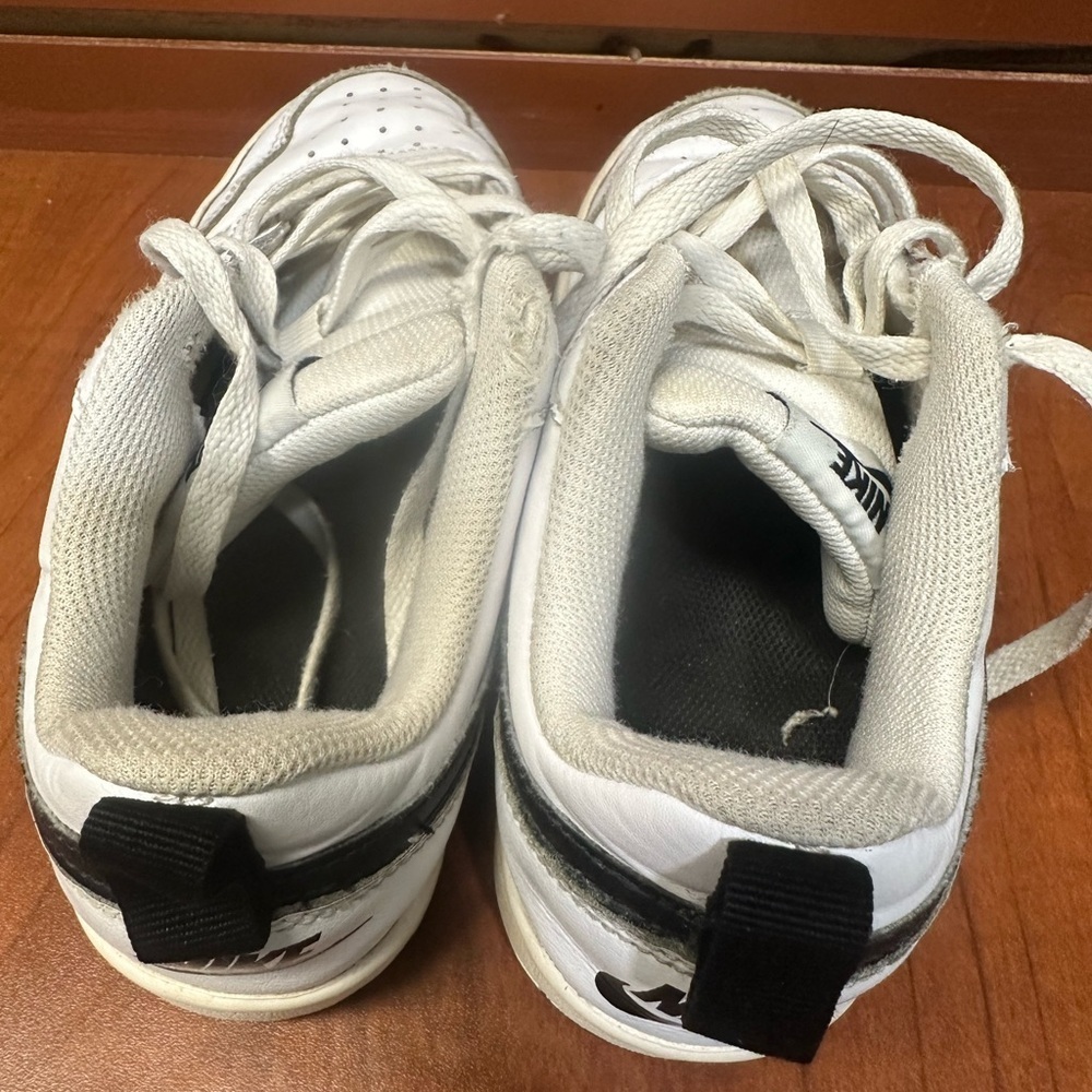 Nike White Classic Sneakers Low-Top Minimalist Design - Picture 7 of 14
